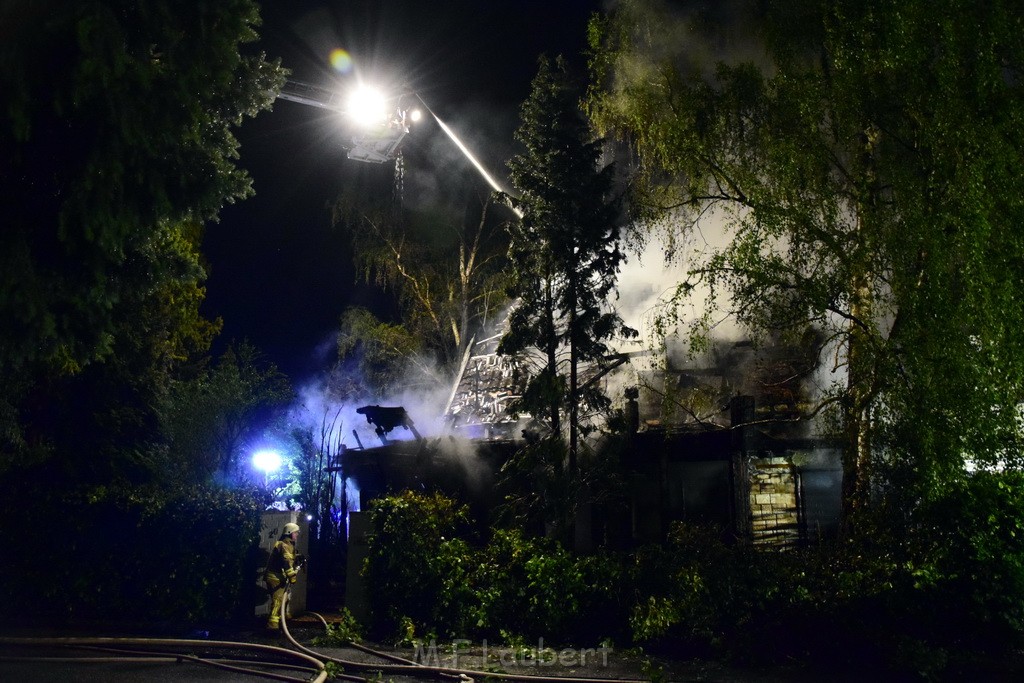 Grossfeuer Einfamilienhaus Siegburg Muehlengrabenstr P0154.JPG - Miklos Laubert